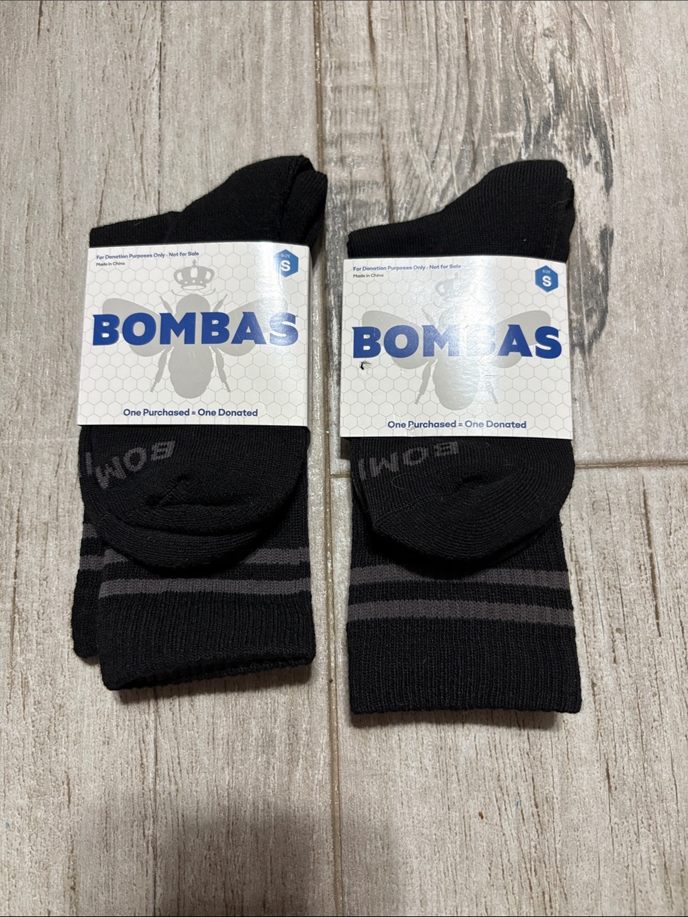 Bombas Women’s Black Athletic Ankle Socks with Gray Stripes - 2 Pack size small